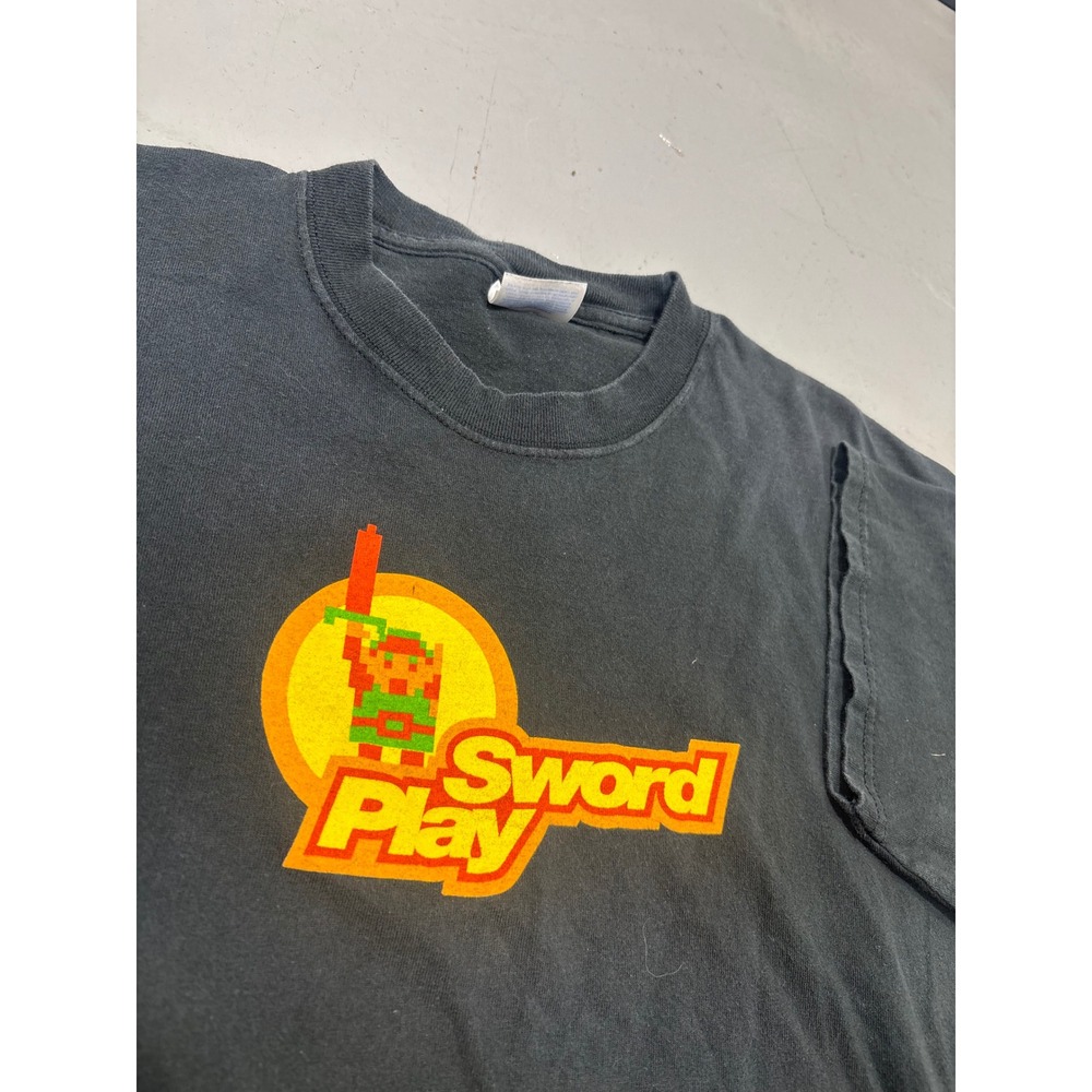 Hanes Heavyweight Sword Play Legend of Zelda‎ Link 8-Bit Graphic T-Shirt Mens L